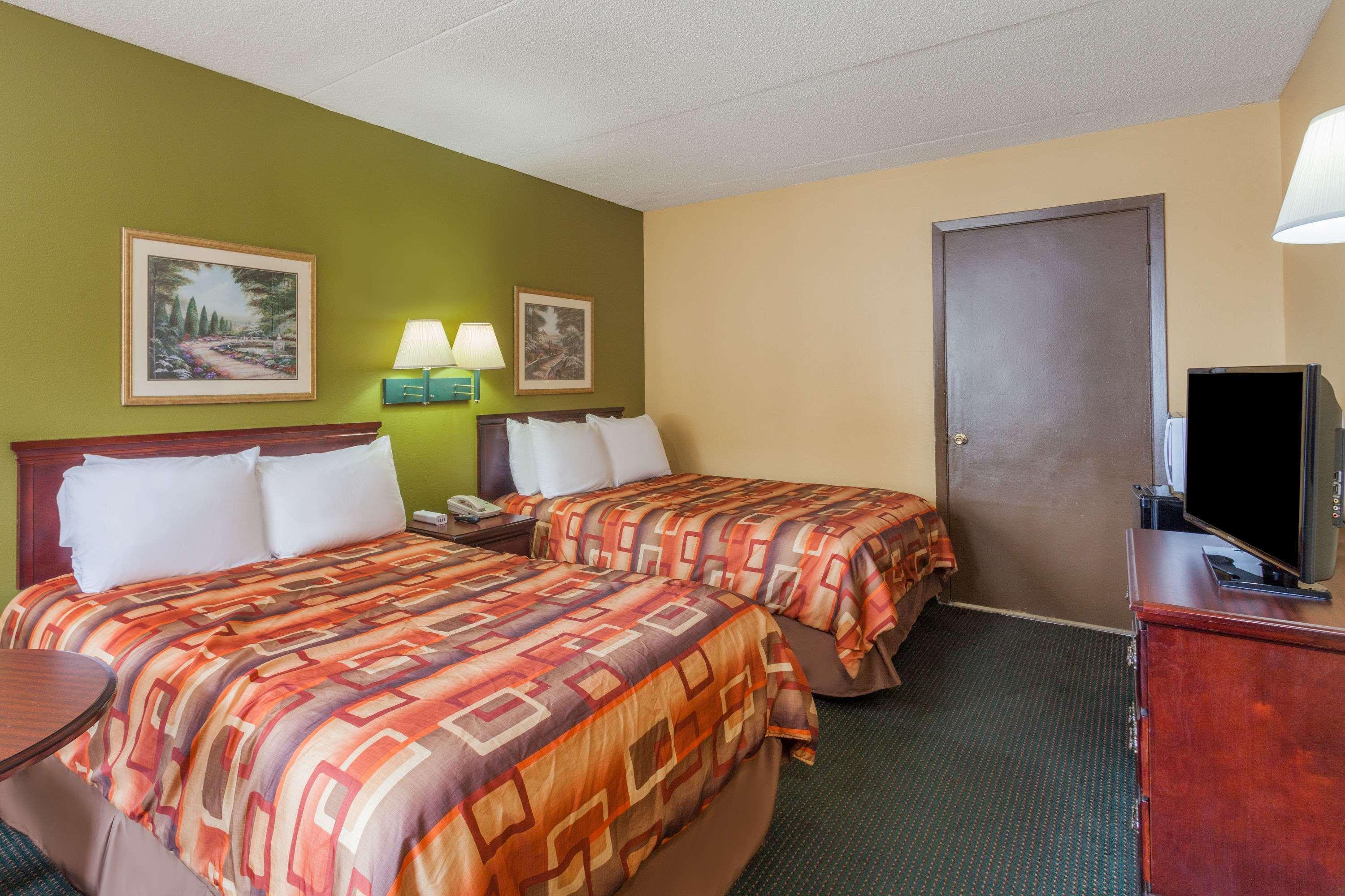 Days By Wyndham Saint Thomas West Hospital Hotel