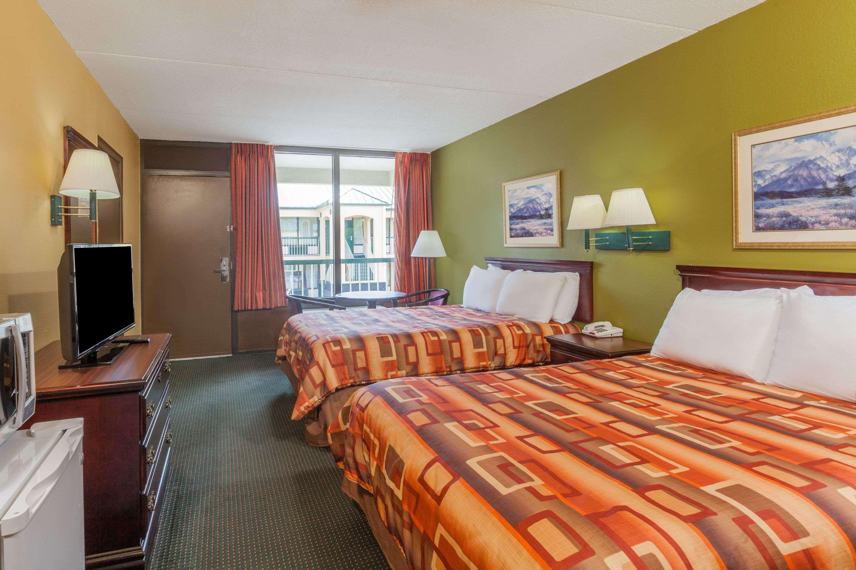 Hotel Days By Wyndham Saint Thomas West Hospital 2*