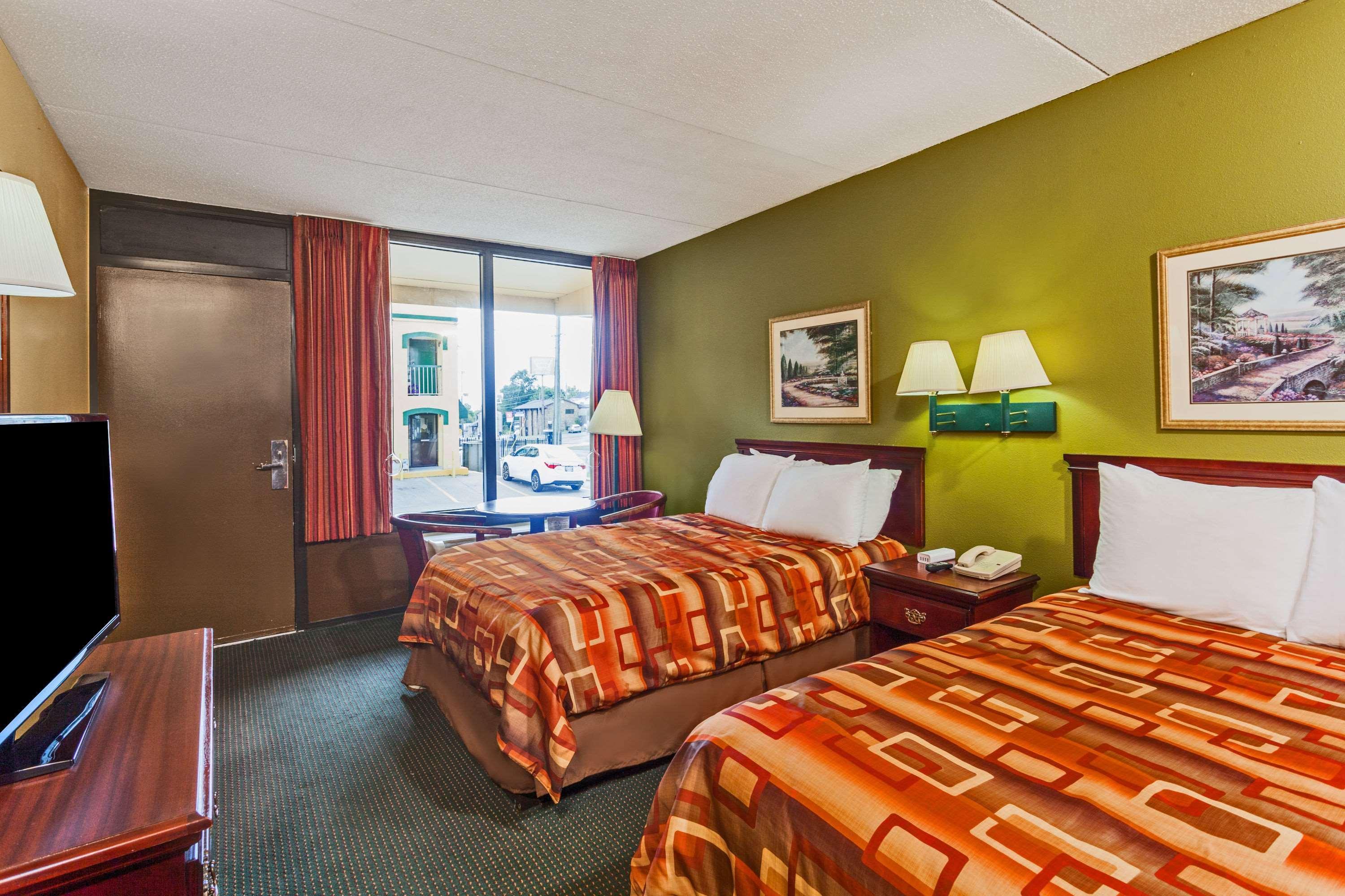 Days By Wyndham Saint Thomas West Hospital Hotel 2*