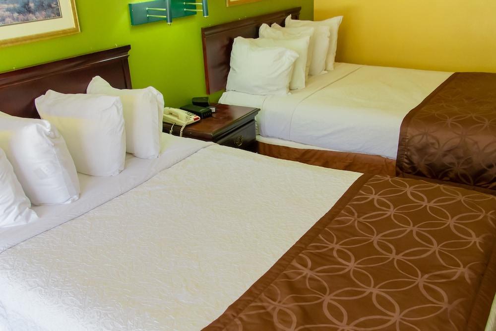 Hotel Days By Wyndham Saint Thomas West Hospital