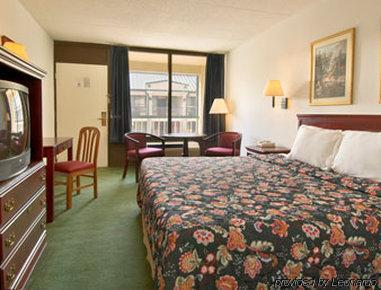 Days By Wyndham Saint Thomas West Hospital 2*