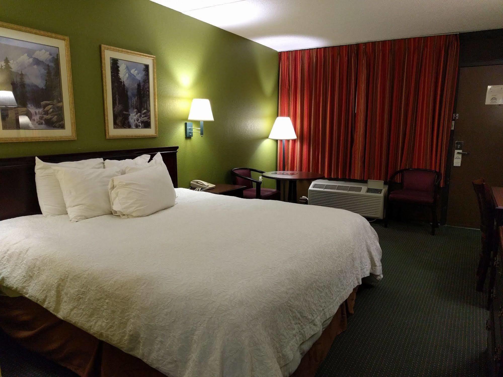 Hotel Days By Wyndham Saint Thomas West Hospital